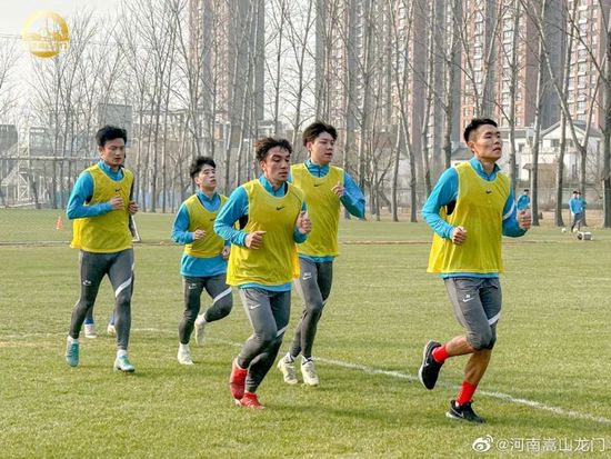 在这组海报中，我们可以看到，黄渤饰姜子牙、费翔饰商王殷寿、李雪健饰西伯侯姬昌、夏雨饰申公豹、于适饰姬发、海亮饰殷郊，正反两派主要角色纷纷登场，就等待着2020年首部曲上映了